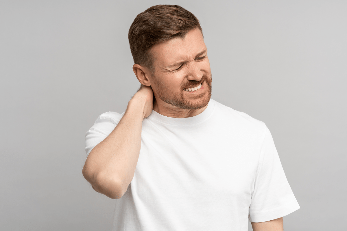 علاج ألم الرقبة من الخلف